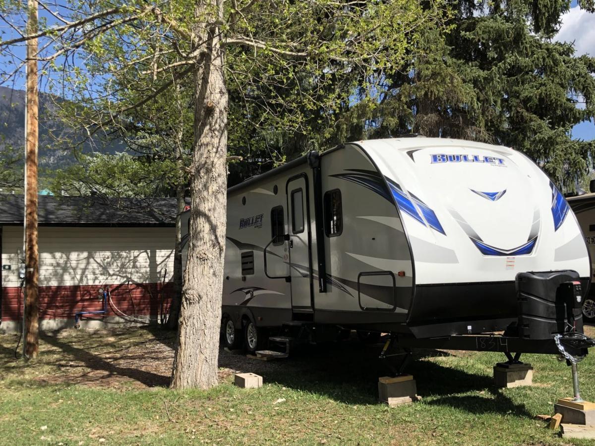 Rundle Mountain Rv Park Hotel Canmore Exterior photo