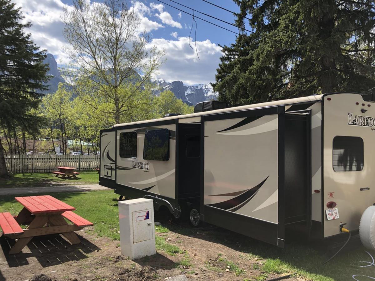 Rundle Mountain Rv Park Hotel Canmore Exterior photo